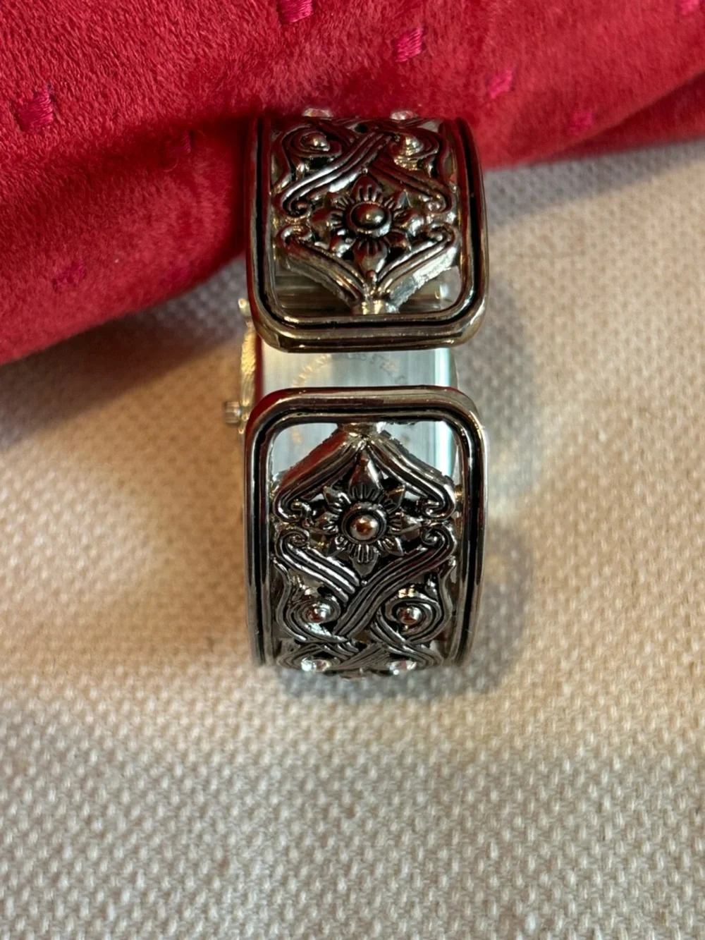Silver tone cuff bracelet watch 5 rhinestones each side New battery EUC